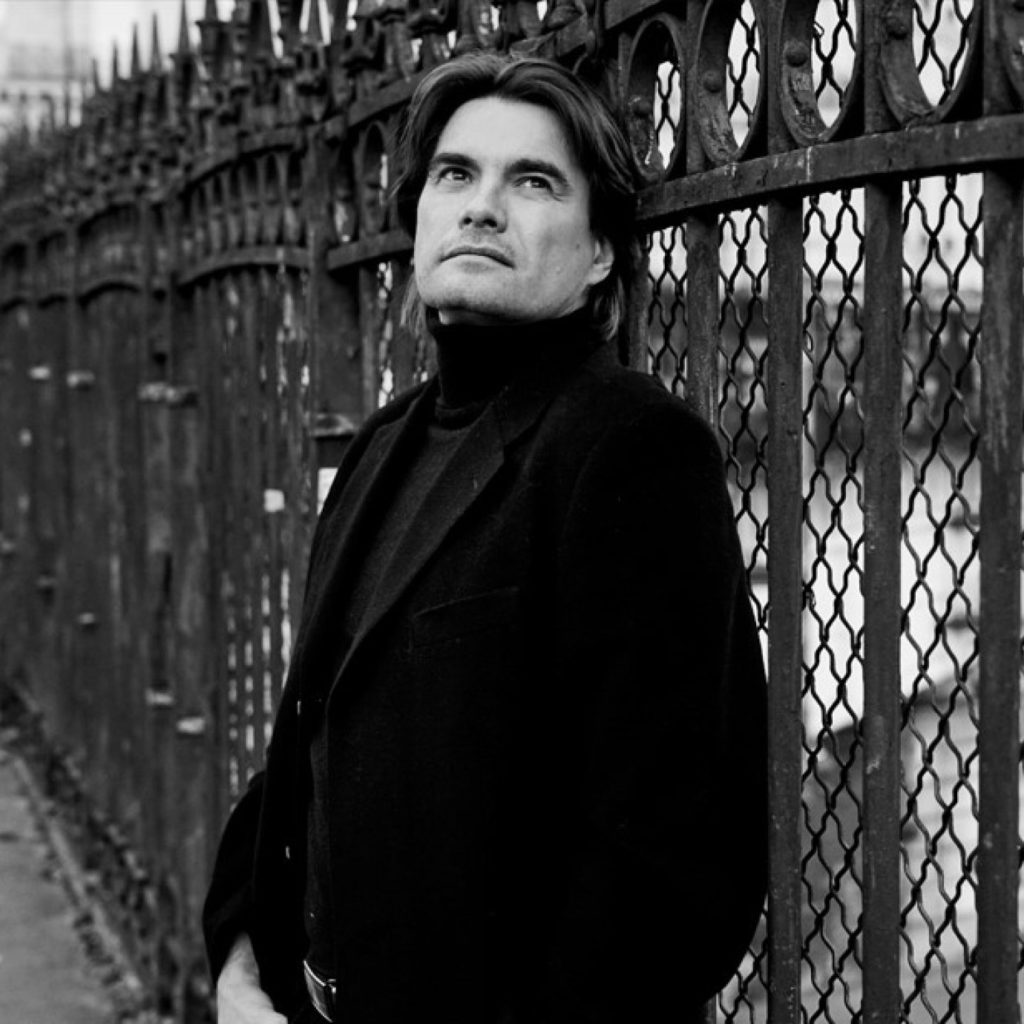 Le pianiste Nicolas Horvath, véritable aventurier du piano, explore avec les 88 touches de son piano tous les répertoires : classique, expérimental, minimaliste et propose un nouvel album « Nocturnes Secrets » , consacré aux Nocturnes de Chopin.
