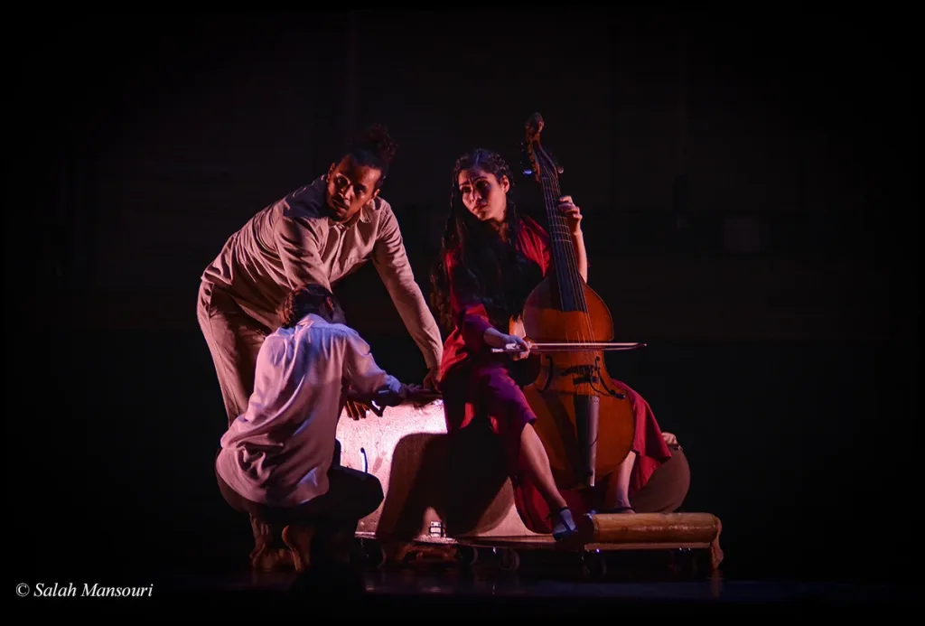 Concert Clash Phénix de Mourad Merzouki, dans la salle Gaveau à Paris avec la Compagnie Kafig et Lucile Boulanger à la viole de gambe