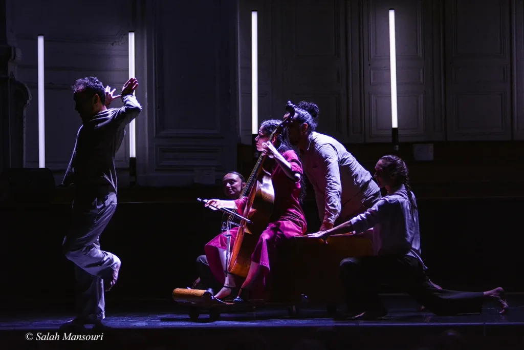 Concert Clash Phénix de Mourad Merzouki, dans la salle Gaveau à Paris avec la Compagnie Kafig et Lucile Boulanger à la viole de gambe