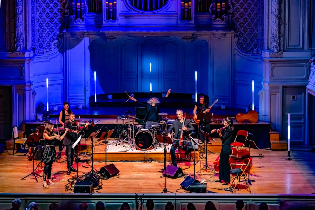 Concert Clash De Purcell à ABBA, dans la salle Gaveau à Paris avec l'Orchestre de Chambre de Toulouse, Yohan Hennequin à la batterie.