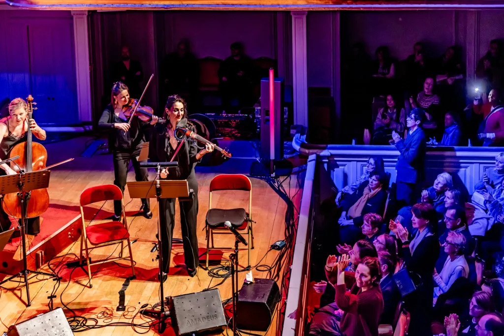 Concert Clash De Purcell à ABBA, dans la salle Gaveau à Paris avec l'Orchestre de Chambre de Toulouse, Yohan Hennequin à la batterie.