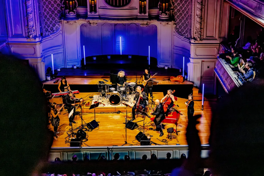 Concert Clash De Purcell à ABBA, dans la salle Gaveau à Paris avec l'Orchestre de Chambre de Toulouse, Yohan Hennequin à la batterie.