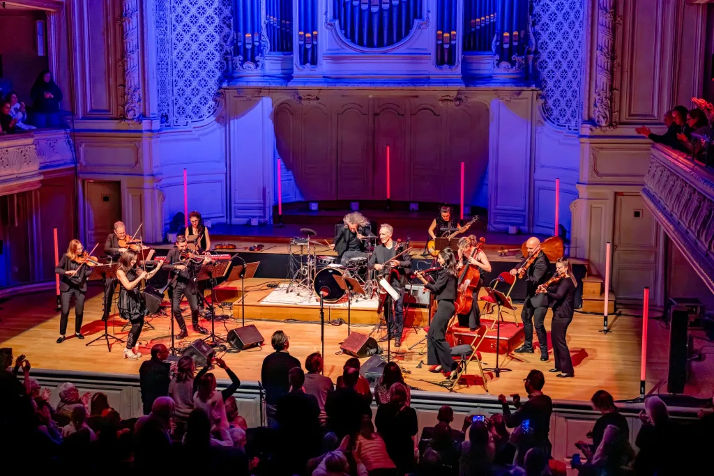 Concert Clash De Purcell à ABBA, dans la salle Gaveau à Paris avec l'Orchestre de Chambre de Toulouse, Yohan Hennequin à la batterie.
