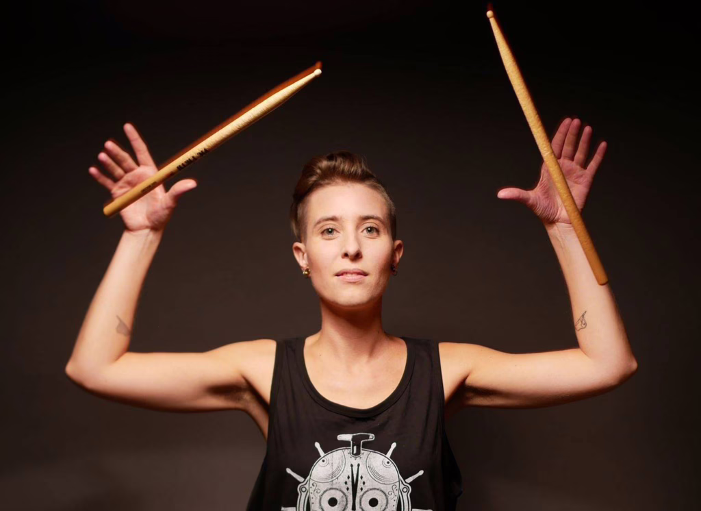 Delphine Langhoff
Batteuse, clash chanson